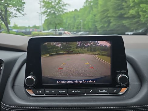 Used 2021 Nissan Rogue S FWD image 23