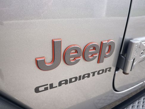 Used 2021 Jeep Gladiator Mojave AWD/4WD image 14