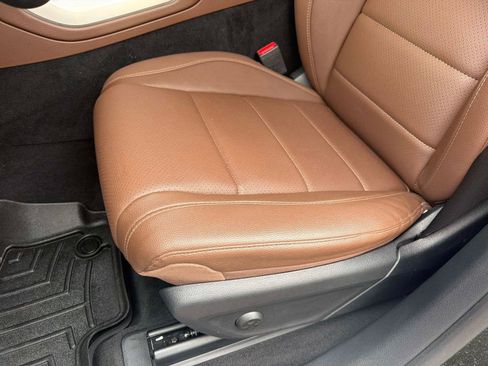 Used 2024 Mercedes-Benz GLS 450 4MATIC image 21