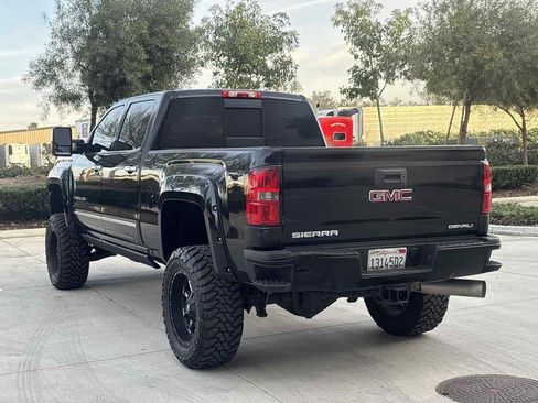 Used 2015 GMC Sierra 2500 Denali w/ Duramax Plus Package image 5