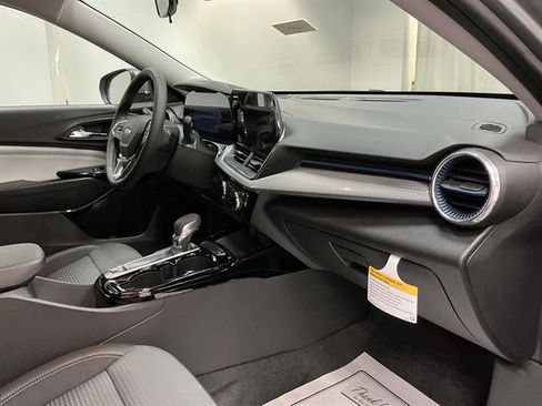 New 2026 Chevrolet Trax LT w/ LT Convenience Package FWD image 31