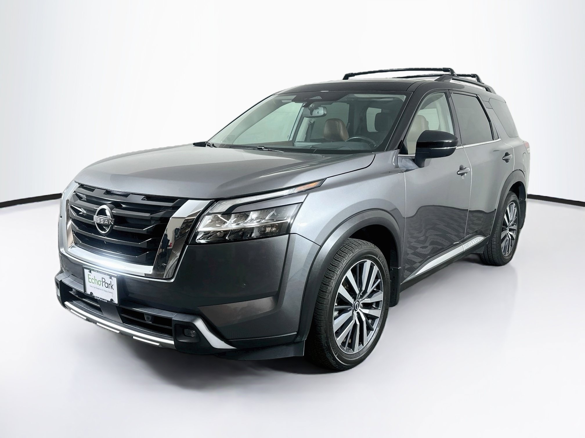 Used 2022 Nissan Pathfinder Platinum w/ Cargo Package FWD image 3