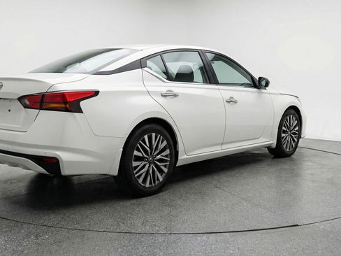 Used 2025 Nissan Altima 2.5 SV image 9