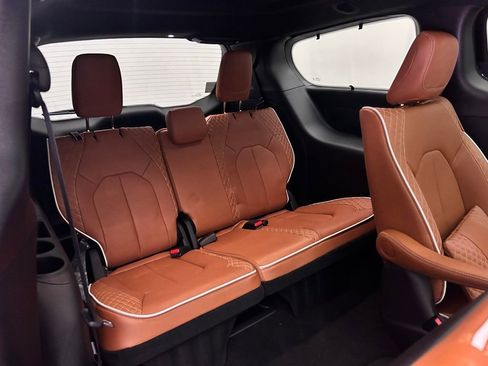 New 2026 Chrysler Pacifica Pinnacle AWD/4WD image 23