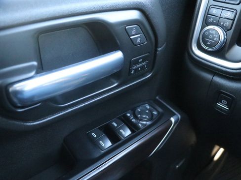 Used 2022 GMC Sierra 3500 SLT w/ SLT Premium Package image 11