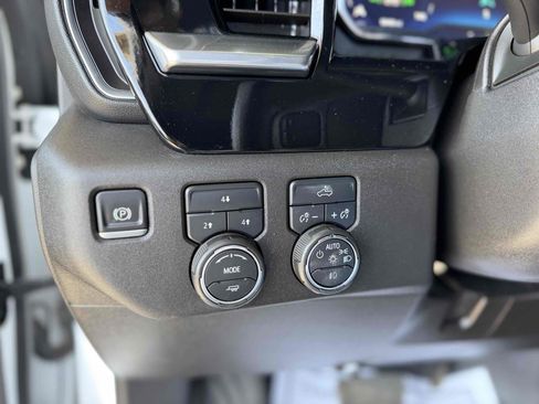 Used 2025 Chevrolet Silverado 2500 LT AWD/4WD image 21