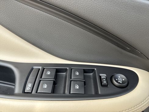 Used 2017 Buick Envision Essence FWD image 15
