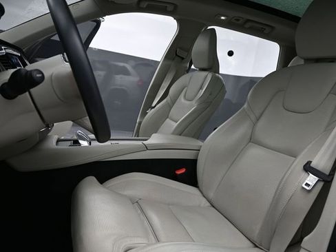 Used 2024 Volvo XC90 B6 Ultimate w/ Protection Package Premier image 17