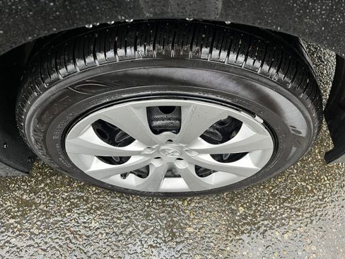 Used 2025 Toyota Corolla LE image 30