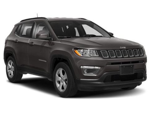 Used 2018 Jeep Compass Latitude w/ Popular Equipment Group AWD/4WD image 9