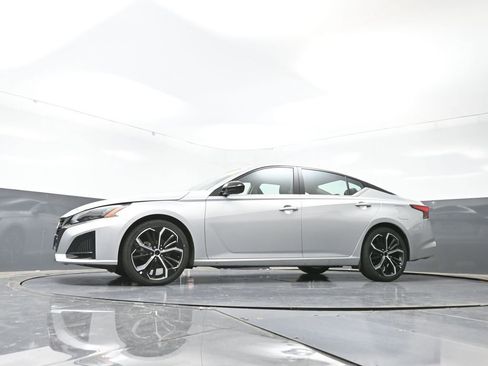 Used 2024 Nissan Altima 2.5 SR image 29