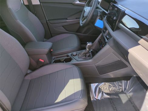 New 2026 Volkswagen Taos SE image 20