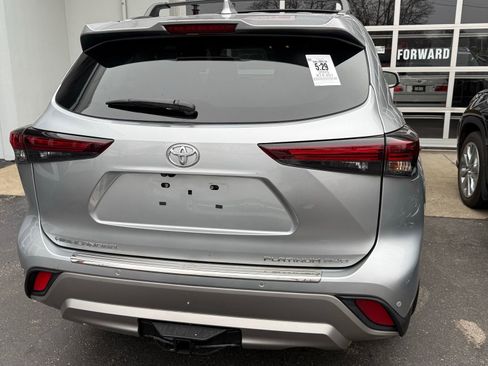 Used 2025 Toyota Highlander Platinum image 11