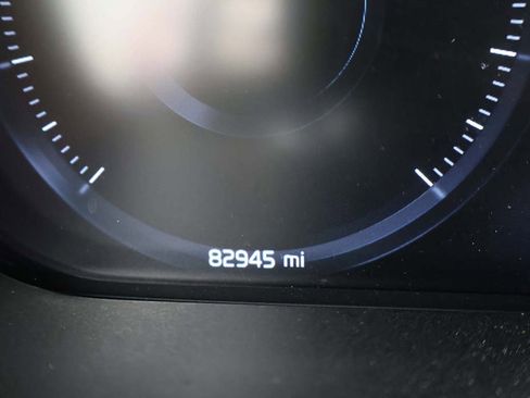 Used 2021 Volvo XC60 T5 Momentum w/ Premium Package image 37