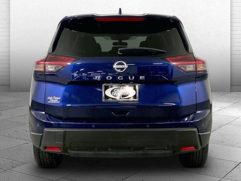 Used 2025 Nissan Rogue SV FWD image 3