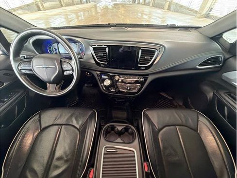 Used 2020 Chrysler Pacifica Limited w/ Advanced Safetytec Group FWD image 16
