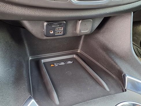 Used 2023 Chevrolet Traverse RS image 33