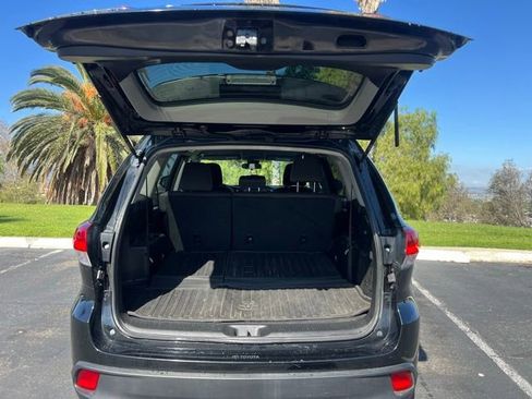 Used 2019 Toyota Highlander LE FWD image 8