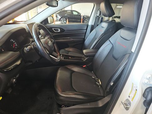 Used 2022 Jeep Compass Trailhawk w/ Trailhawk Convenience Group AWD/4WD image 3