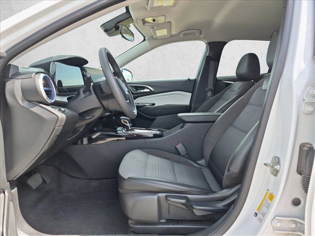 Used 2025 Chevrolet Trax LT FWD image 14