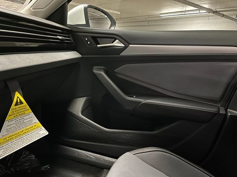 New 2026 Volkswagen Jetta SE FWD image 30