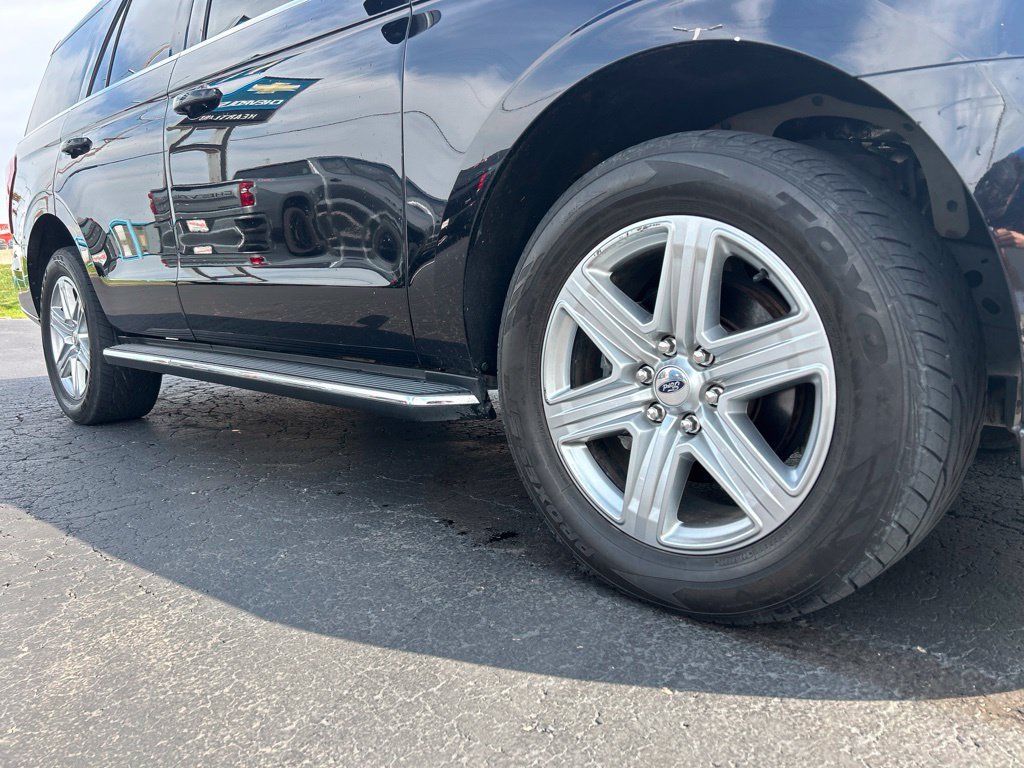 Used 2019 Ford Expedition XLT w/ Equipment Group 202A AWD/4WD image 10