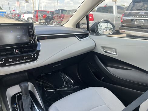 Used 2021 Toyota Corolla LE image 27