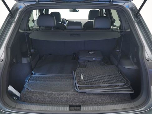 Used 2023 Volkswagen Tiguan SE R-Line image 12