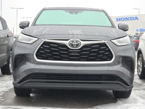 Used 2020 Toyota Highlander L image 3