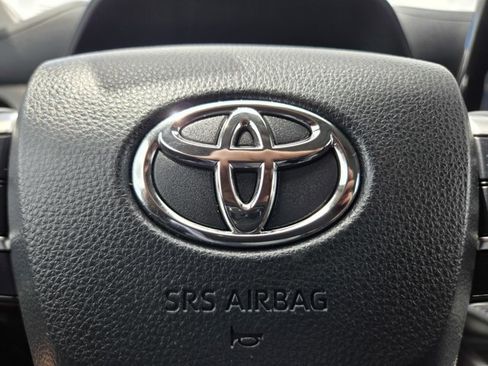 Used 2025 Toyota Highlander LE FWD image 25