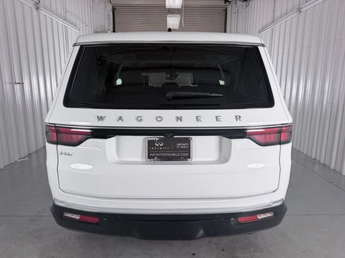 Used 2024 Jeep Wagoneer L 4WD w/ Premium Group I image 7