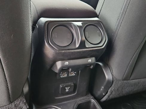 Used 2018 Jeep Wrangler Unlimited Sahara AWD/4WD image 20