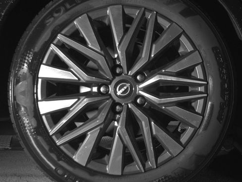 Used 2025 Nissan Altima 2.5 SV image 15