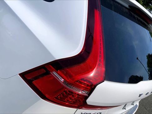 Used 2025 Volvo XC60 B5 Plus w/ Protection Package Premier AWD/4WD image 29