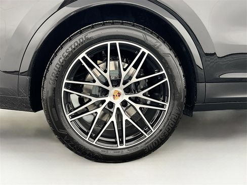 New 2026 Porsche Cayenne Base image 33