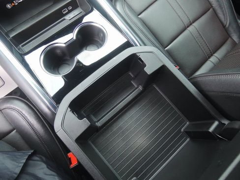 Used 2025 Chevrolet Suburban High Country image 22