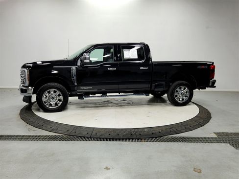 Used 2024 Ford F250 Lariat w/ Chrome Package image 4