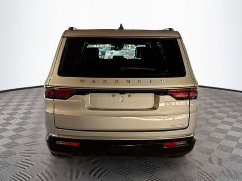Used 2024 Jeep Wagoneer Series II w/ Flexible Seating Group RWD image 7