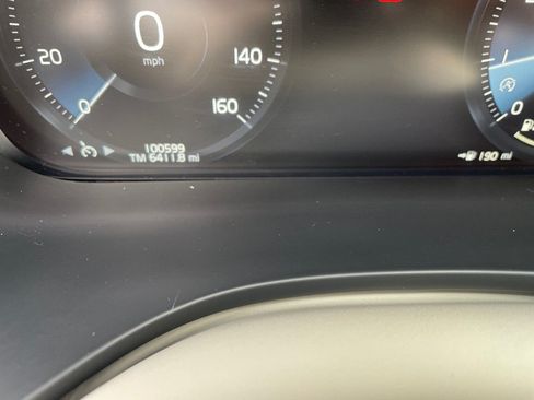 Used 2018 Volvo XC60 T5 Momentum w/ Vision Package AWD/4WD image 13