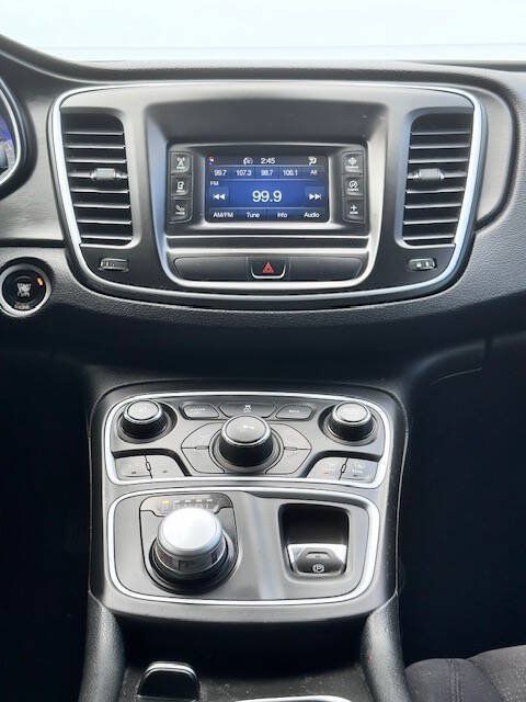 Used 2015 Chrysler 200 Limited FWD image 16