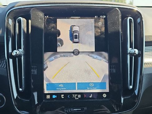 Used 2025 Volvo XC40 B5 Plus AWD/4WD image 9