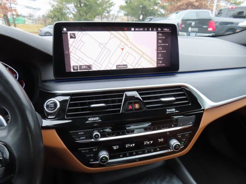 Used 2021 BMW 530i xDrive w/ Premium Package image 23