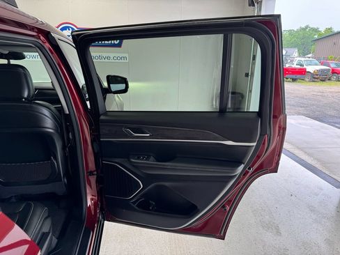 Used 2021 Jeep Grand Cherokee L Limited AWD/4WD image 26