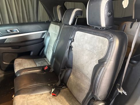 Used 2017 Ford Explorer XLT w/ Equipment Group 202A FWD image 14