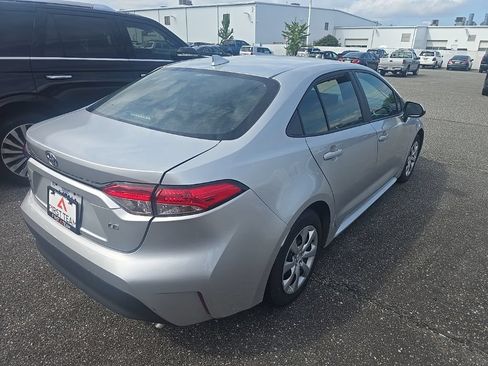Used 2024 Toyota Corolla LE FWD image 5