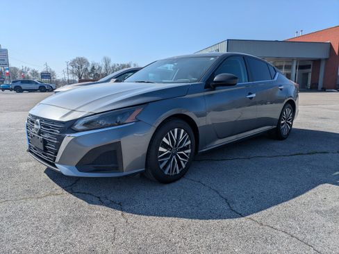 Used 2024 Nissan Altima 2.5 SV image 1