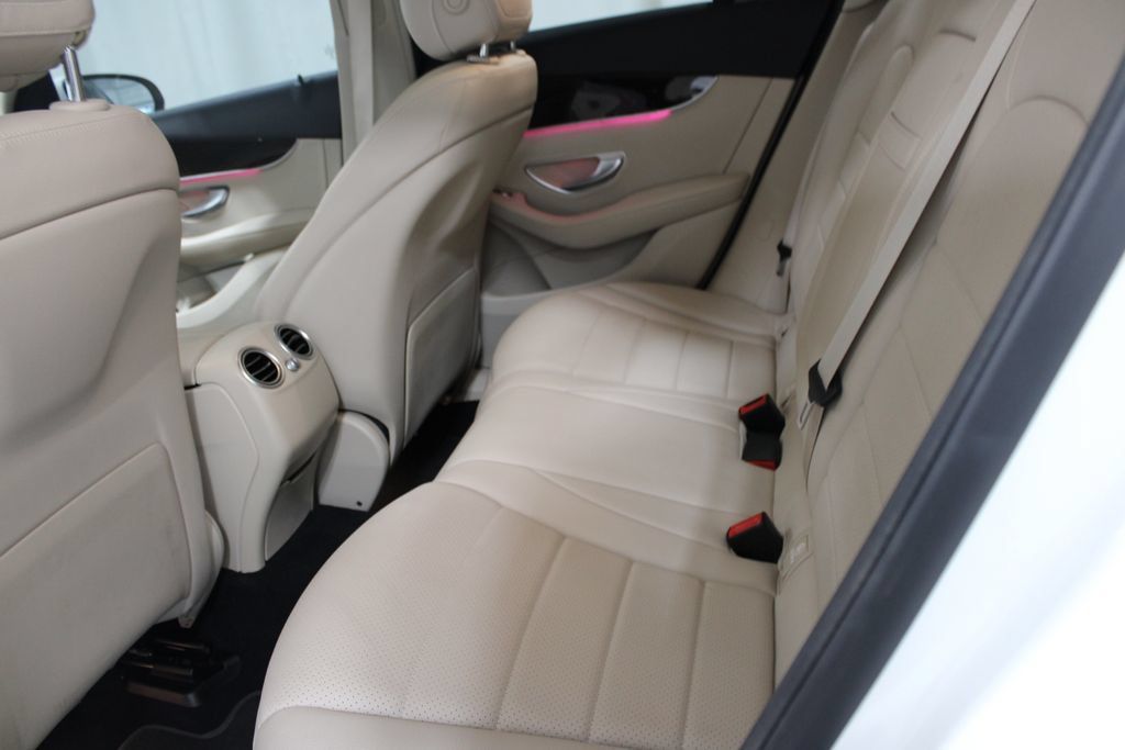 Used 2022 Mercedes-Benz GLC 300 4MATIC image 16