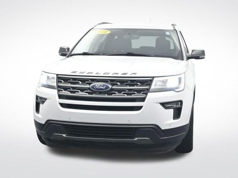 Used 2018 Ford Explorer XLT w/ Equipment Group 202A FWD image 2