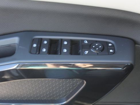 Used 2023 Nissan Pathfinder SV image 35