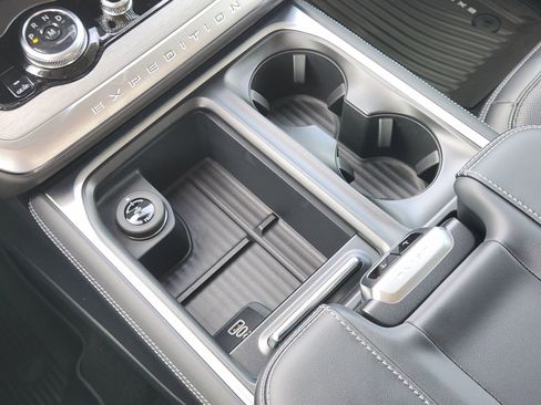 New 2026 Ford Expedition Platinum image 19